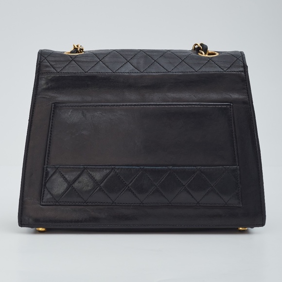 CHANEL VINTAGE LAMBSKIN BLACK TRAPEZOID FLAP BAG MEDIUM (CIRCA 1990) - Picture 2 of 11
